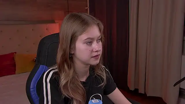 Snapshot of EveMundie chatting on February 18, 3:10 pm EveMundie online show from February 18, 3:10 pm