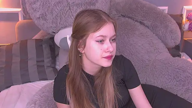 Snapshot of EveMundie chatting on February 19, 12:22 pm EveMundie online show from February 19, 12:22 pm