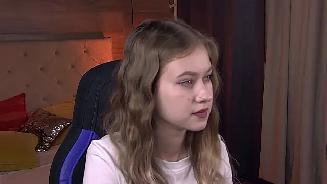 Snapshot of EveMundie chatting on February 21, 12:28 pm EveMundie online show from February 21, 12:28 pm