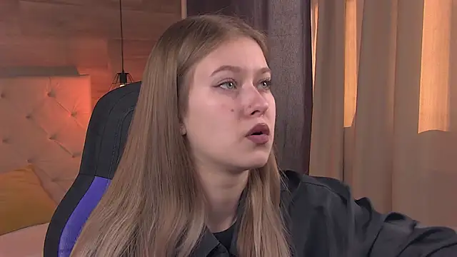 Snapshot of EveMundie chatting on February 22, 9:23 am EveMundie online show from February 22, 9:23 am