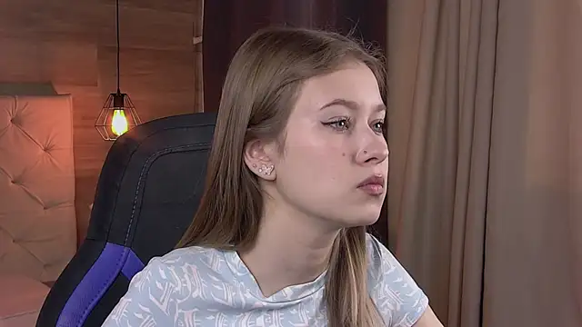 Snapshot of EveMundie chatting on February 28, 9:25 am EveMundie online show from February 28, 9:25 am