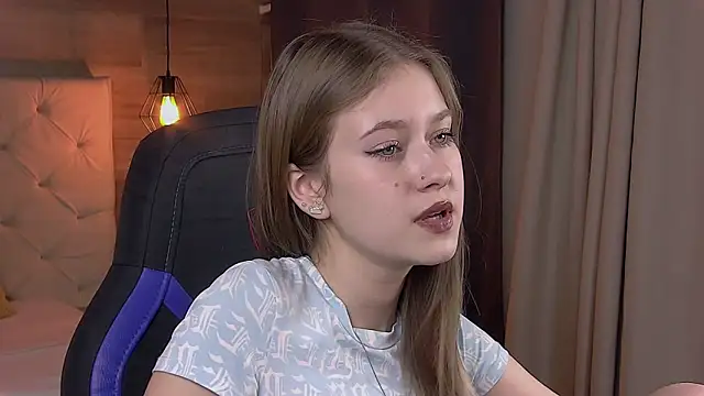 Snapshot of EveMundie chatting on February 28, 3:48 pm EveMundie online show from February 28, 3:48 pm