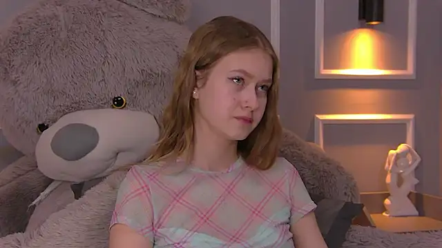 Snapshot of EveMundie chatting on March 2, 1:16 pm EveMundie online show from March 2, 1:16 pm