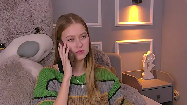 Snapshot of EveMundie chatting on March 3, 7:06 pm EveMundie online show from March 3, 7:06 pm