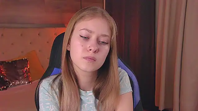 Snapshot of EveMundie chatting on March 12, 12:15 pm EveMundie online show from March 12, 12:15 pm