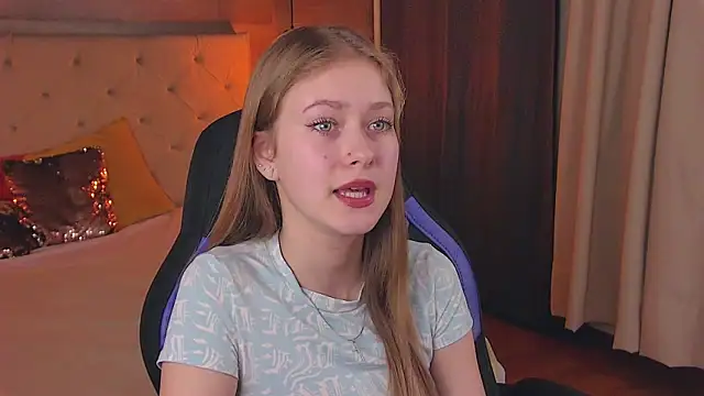 Snapshot of EveMundie chatting on March 12, 3:40 pm EveMundie online show from March 12, 3:40 pm