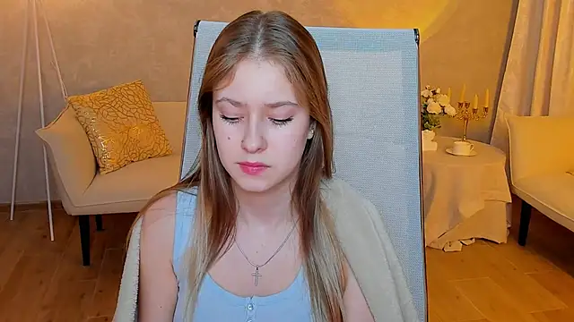 Snapshot of EveMundie chatting on March 17, 5:16 pm EveMundie online show from March 17, 5:16 pm