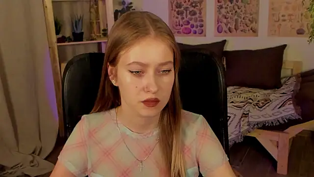 Snapshot of EveMundie chatting on March 20, 1:26 pm EveMundie online show from March 20, 1:26 pm