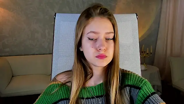 Snapshot of EveMundie chatting on March 21, 10:06 am EveMundie online show from March 21, 10:06 am