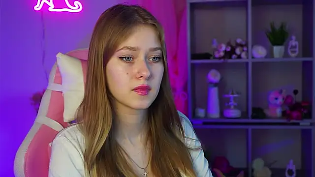 Snapshot of EveMundie chatting on March 22, 12:25 pm EveMundie online show from March 22, 12:25 pm