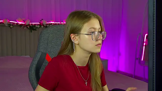 Snapshot of EveMundie chatting on September 11, 10:48 am EveMundie online show from September 11, 10:48 am