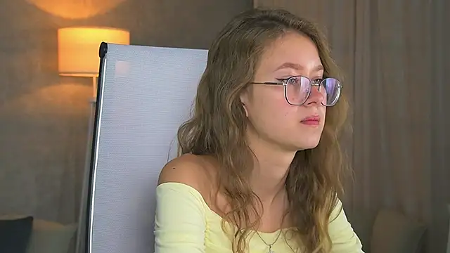 Snapshot of EveMundie chatting on September 12, 9:42 am EveMundie online show from September 12, 9:42 am