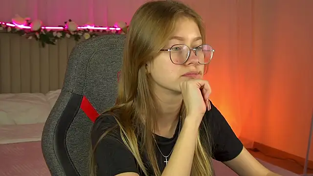 Snapshot of EveMundie chatting on September 25, 11:14 am EveMundie online show from September 25, 11:14 am