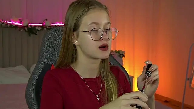 Snapshot of EveMundie chatting on September 30, 12:10 pm EveMundie online show from September 30, 12:10 pm