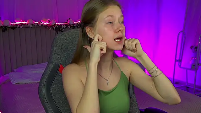 Snapshot of EveMundie chatting on November 27, 12:51 pm EveMundie online show from November 27, 12:51 pm