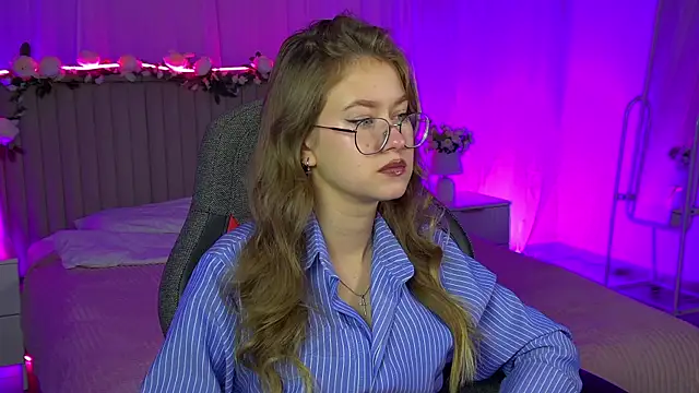 Snapshot of EveMundie chatting on November 28, 10:29 am EveMundie online show from November 28, 10:29 am