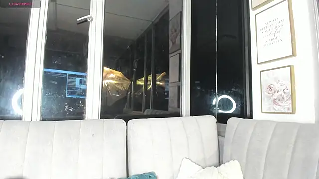 Snapshot of Ivanna_West chatting on July 23, 10:02 am Ivanna West online show from July 23, 10:02 am