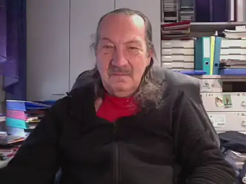 Snapshot of HMStraps01 chatting on December 10, 11:00 am HMStraps01 online show from December 10, 11:00 am