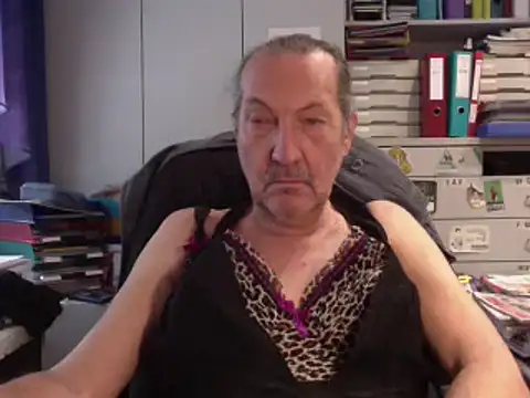 Snapshot of HMStraps01 chatting on February 15, 11:50 am HMStraps01 online show from February 15, 11:50 am