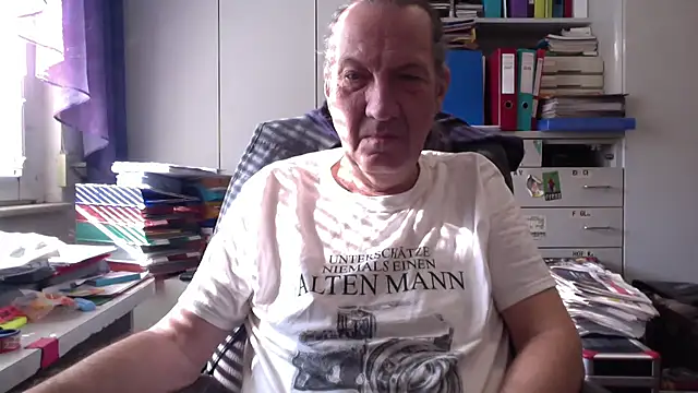 Snapshot of HMStraps01 chatting on February 24, 9:43 am HMStraps01 online show from February 24, 9:43 am