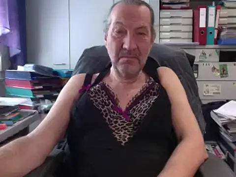 Snapshot of HMStraps01 chatting on March 16, 10:11 am HMStraps01 online show from March 16, 10:11 am