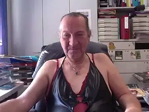 Snapshot of HMStraps01 chatting on October 3, 9:50 am HMStraps01 online show from October 3, 9:50 am