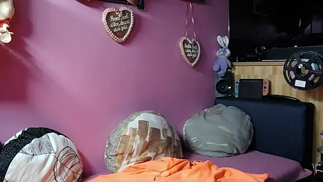 sexymelli18 online show from April 17, 3:26 pm