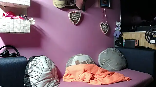 sexymelli18 online show from April 21, 6:23 pm