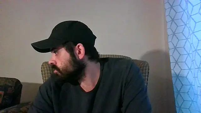 guccititi online show from February 17, 8:15 pm