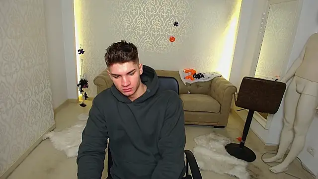 MaxKaiden online show from October 28, 5:44 am