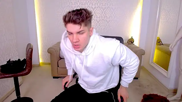 MaxKaiden online show from April 11, 4:39 am