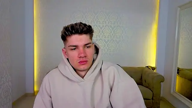 MaxKaiden online show from April 25, 5:43 am