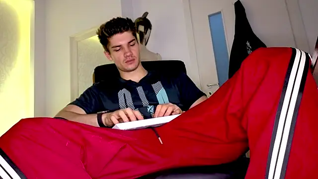 MaxKaiden online show from June 8, 4:24 am