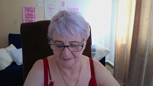 Snapshot of Sandra_Snowflake chatting on May 5, 12:35 pm Sandra Snowflake online show from May 5, 12:35 pm