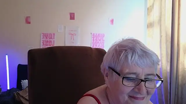 Snapshot of Sandra_Snowflake chatting on May 11, 2:45 pm Sandra Snowflake online show from May 11, 2:45 pm