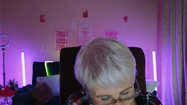 Snapshot of Sandra_Snowflake chatting on May 11, 5:21 pm Sandra Snowflake online show from May 11, 5:21 pm
