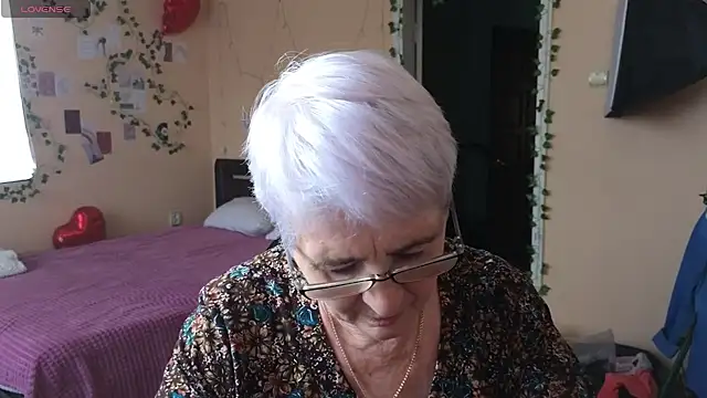 Snapshot of Sandra_Snowflake chatting on June 5, 5:25 am Sandra Snowflake online show from June 5, 5:25 am