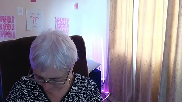 Snapshot of Sandra_Snowflake chatting on June 10, 12:26 pm Sandra Snowflake online show from June 10, 12:26 pm