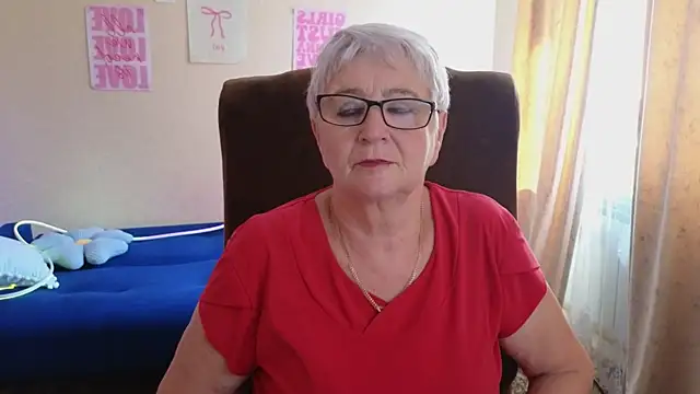 Snapshot of Sandra_Snowflake chatting on June 12, 12:15 pm Sandra Snowflake online show from June 12, 12:15 pm