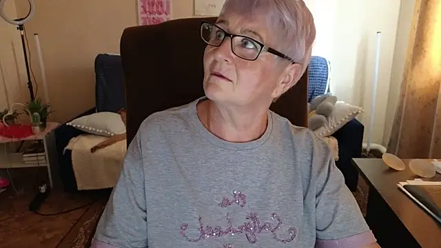 Snapshot of Sandra_Snowflake chatting on June 16, 12:08 pm Sandra Snowflake online show from June 16, 12:08 pm