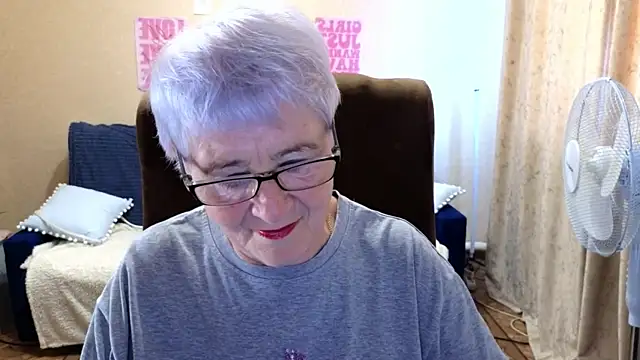 Snapshot of Sandra_Snowflake chatting on June 19, 4:17 am Sandra Snowflake online show from June 19, 4:17 am