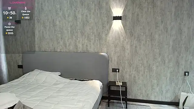 Snapshot of minamoons chatting on February 25, 7:20 am minamoons online show from February 25, 7:20 am