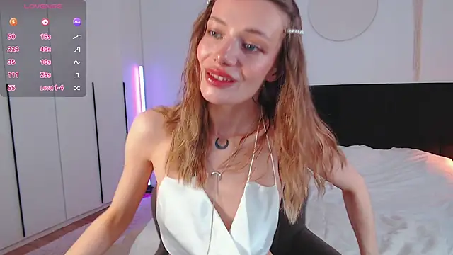 LunaticaBae online show from April 12, 2:49 am