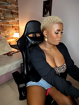 DashaSousaa online show from April 15, 12:45 pm