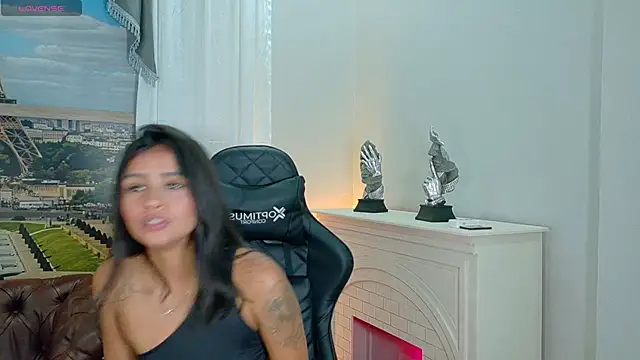 Snapshot of katia_foxxx_ chatting on June 11, 5:33 pm katia foxxx online show from June 11, 5:33 pm