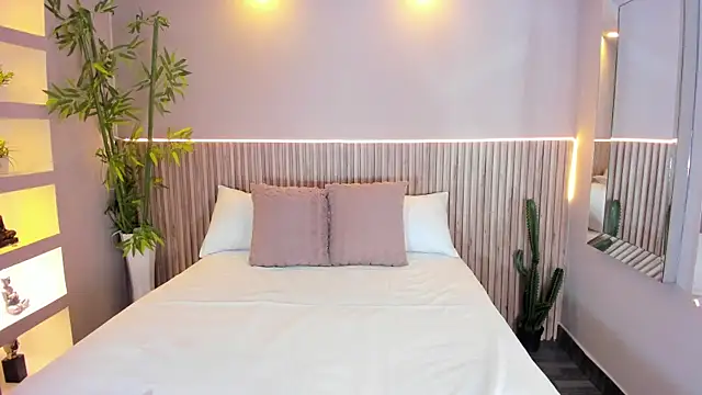 GeorginaReyes online show from September 29, 11:20 pm