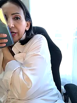 Mrsvictoriaaa online show from April 10, 7:29 pm