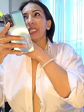 Mrsvictoriaaa online show from May 13, 8:06 pm