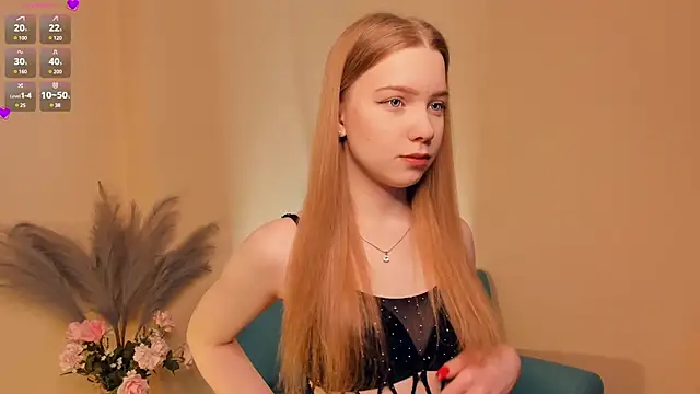 Snapshot of FloraBonde chatting on February 22, 7:12 am FloraBonde online show from February 22, 7:12 am