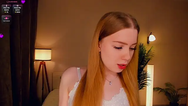 Snapshot of FloraBonde chatting on March 2, 7:10 am FloraBonde online show from March 2, 7:10 am